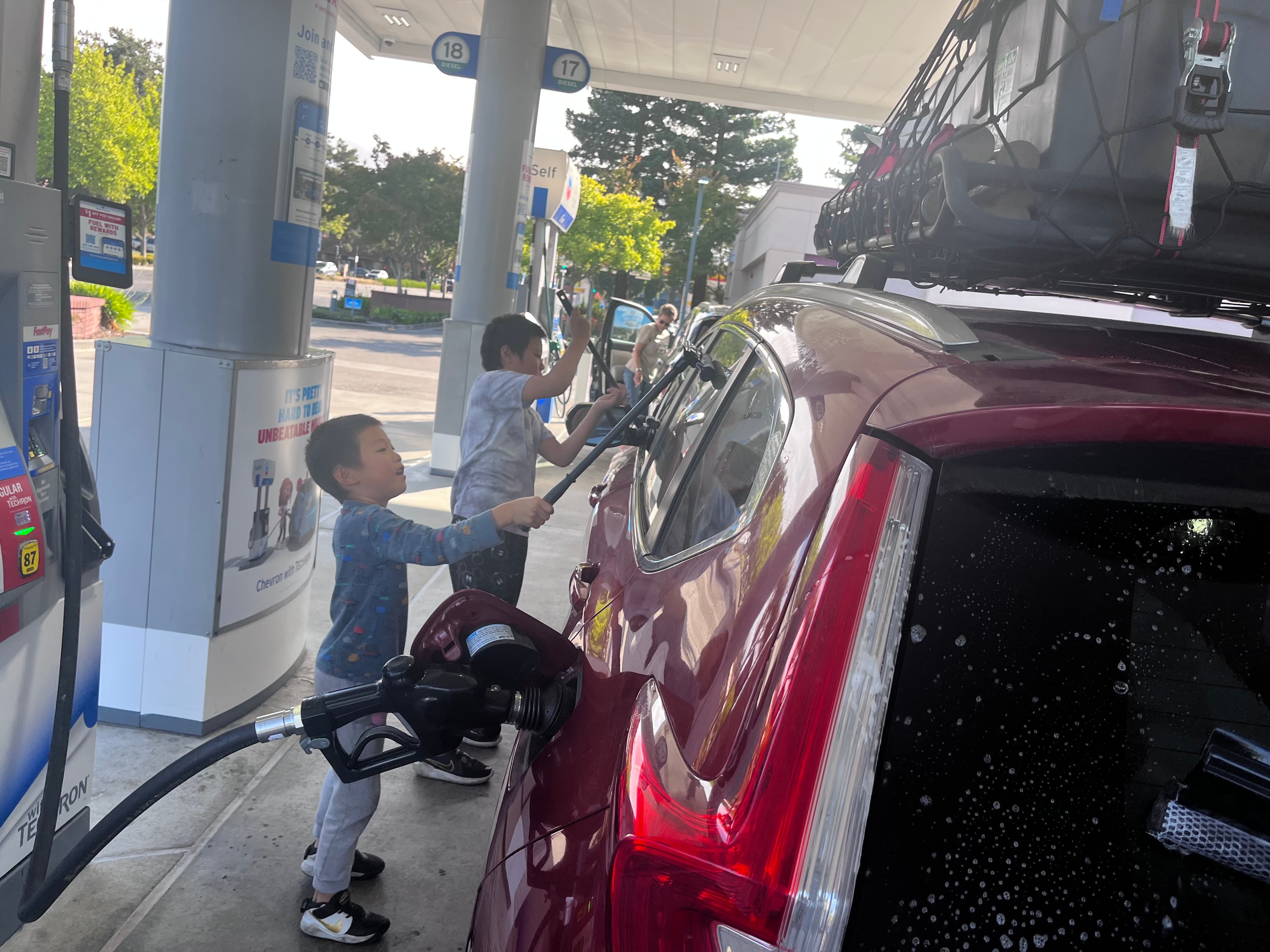 Day 2 返程加油站洗车 2