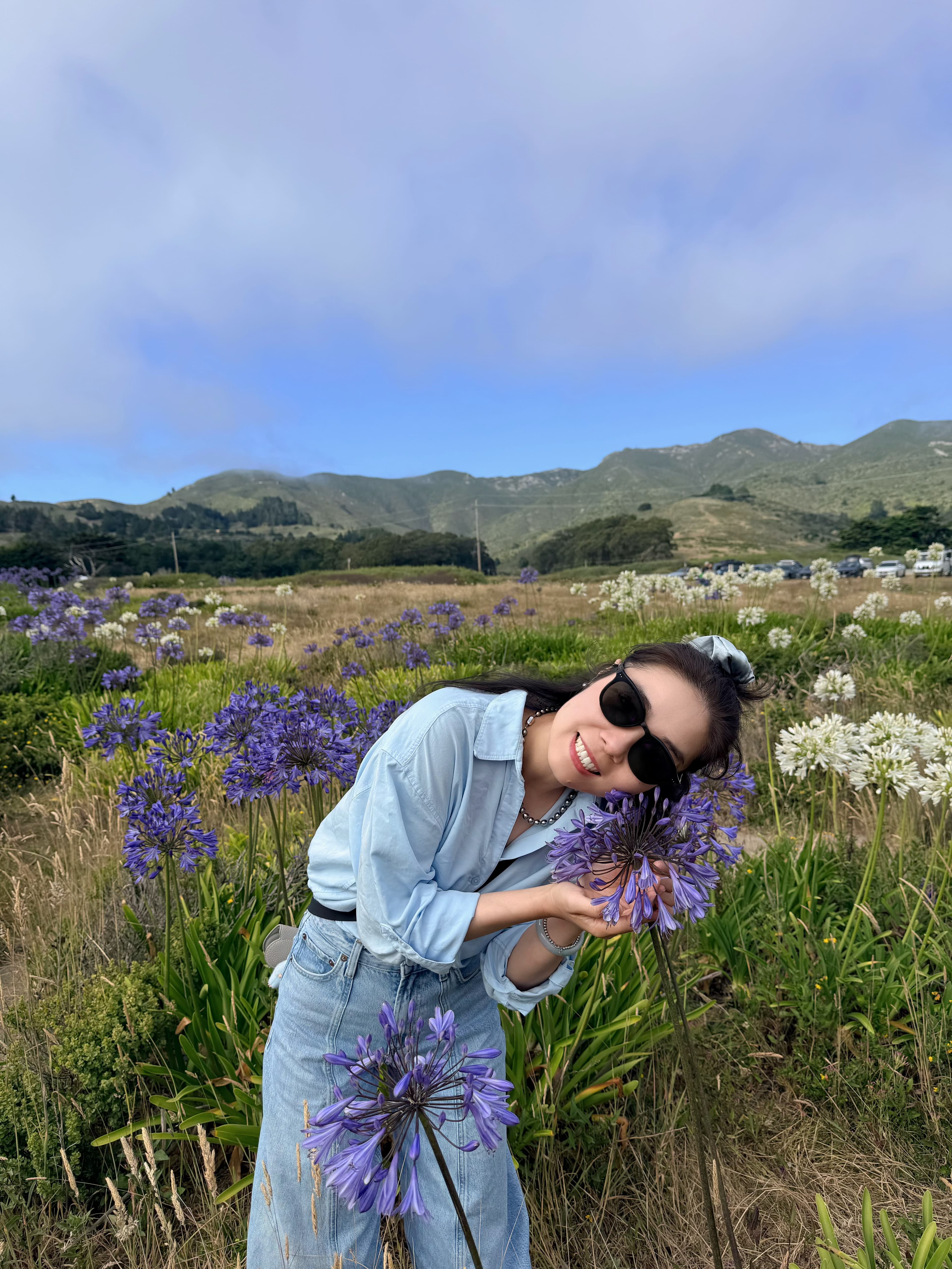 海边花田里的人像