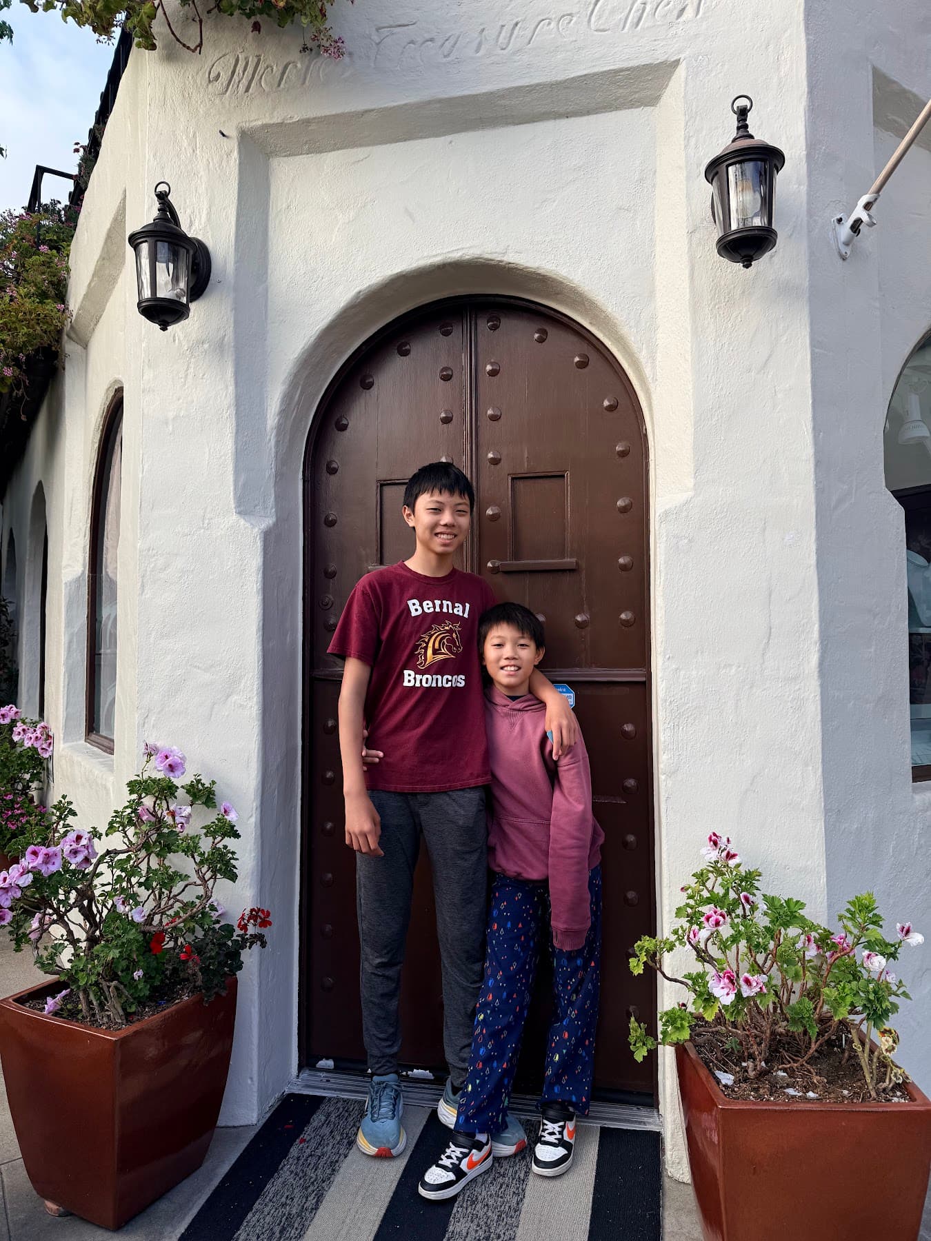 Carmel 小镇门廊合影