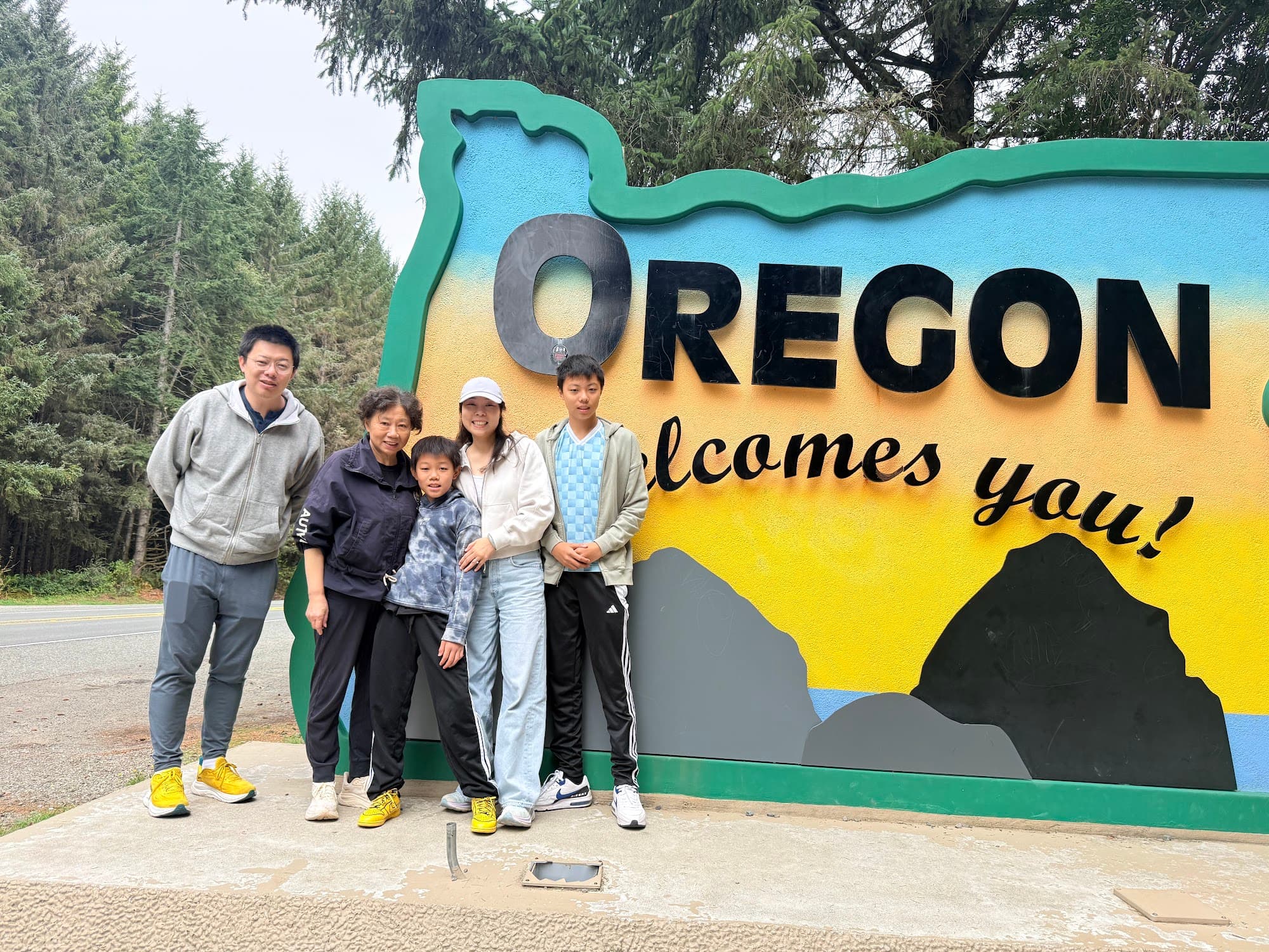 Welcome to Oregon sign at the state line