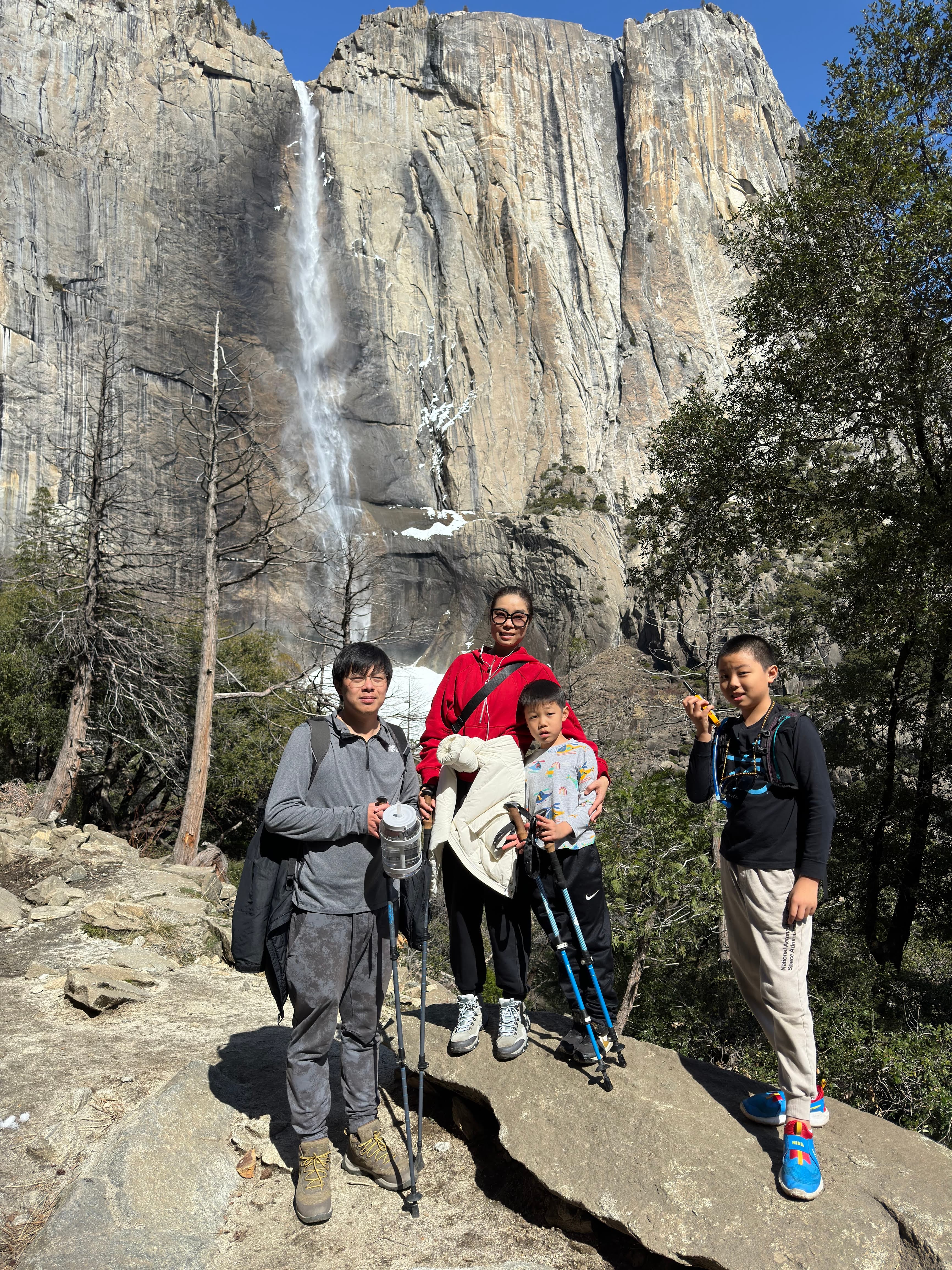 Yosemite Falls Trail 家庭合照